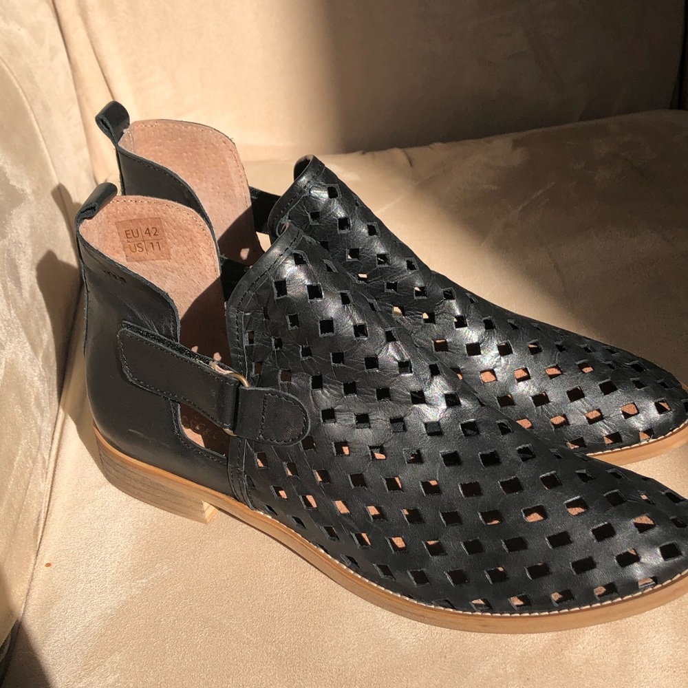 Musse & Cloud Caila black leather booties